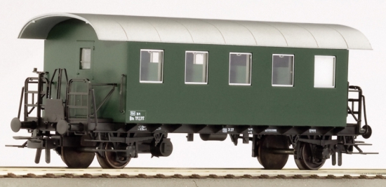 Passenger car<br /><a href='images/pictures/Roco/64472.jpg' target='_blank'>Full size image</a>